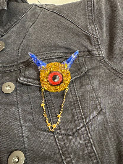 Monster brooch in gold and blue. Model Pointy.