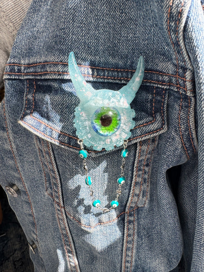 09/05 Monster brooch with chain. Model Vicky.