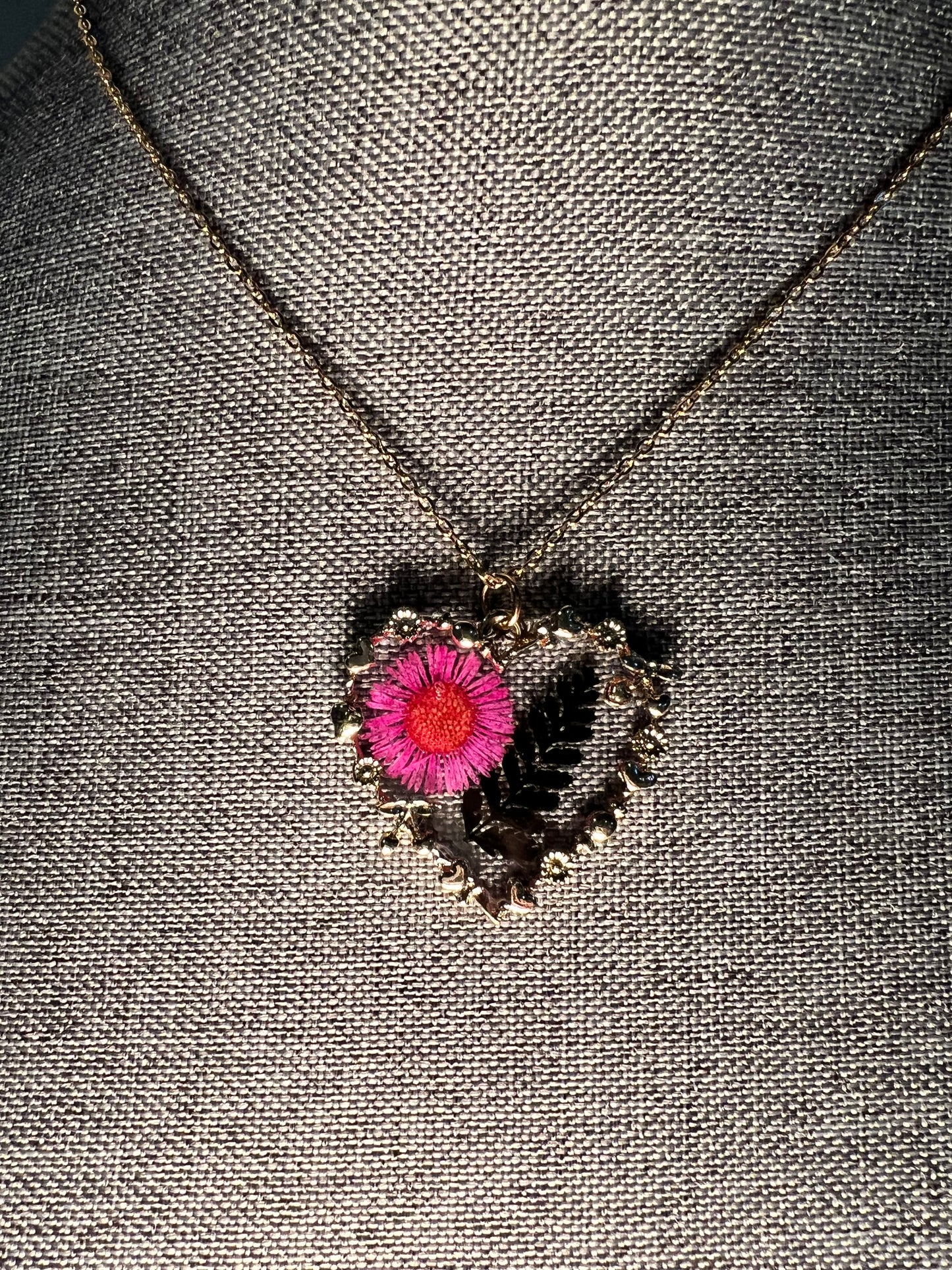 Dried flowers heart necklace with pink daisy and black fern