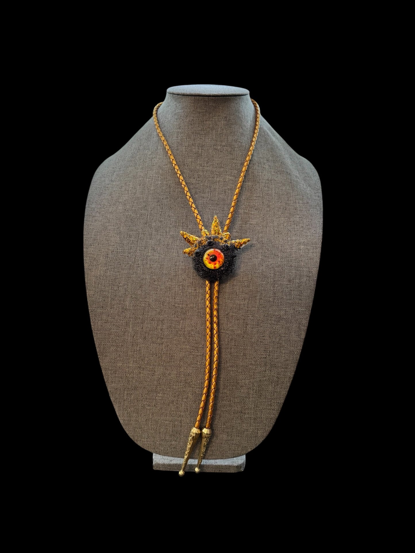 09/02 Monster bolo tie. Model Spiky.