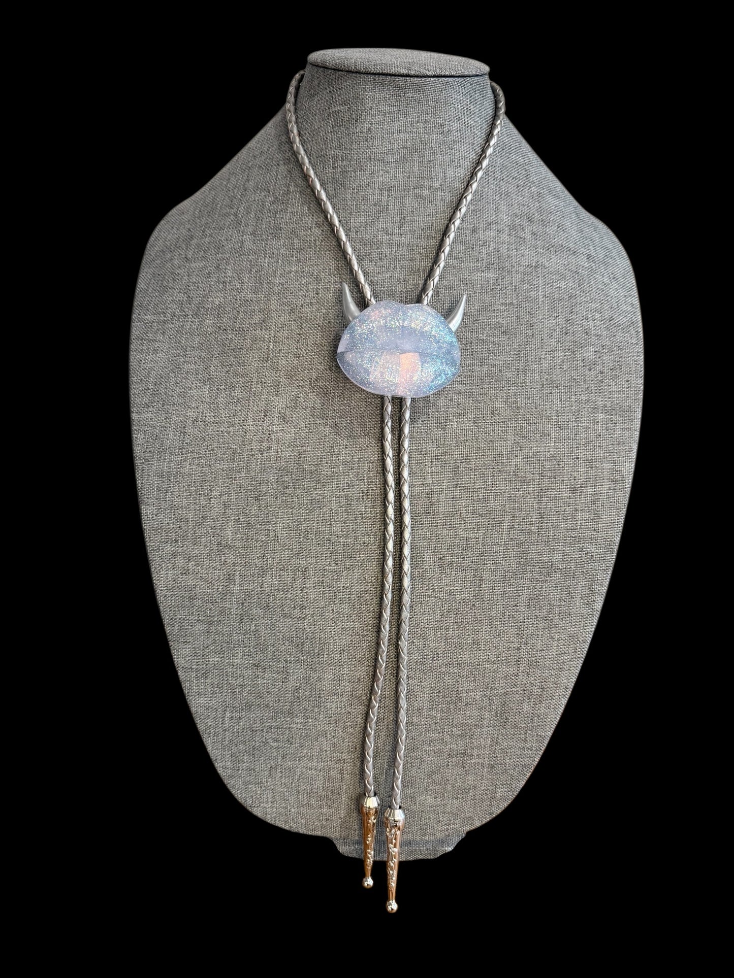 Bolo tie with silver horns, silver clear lips