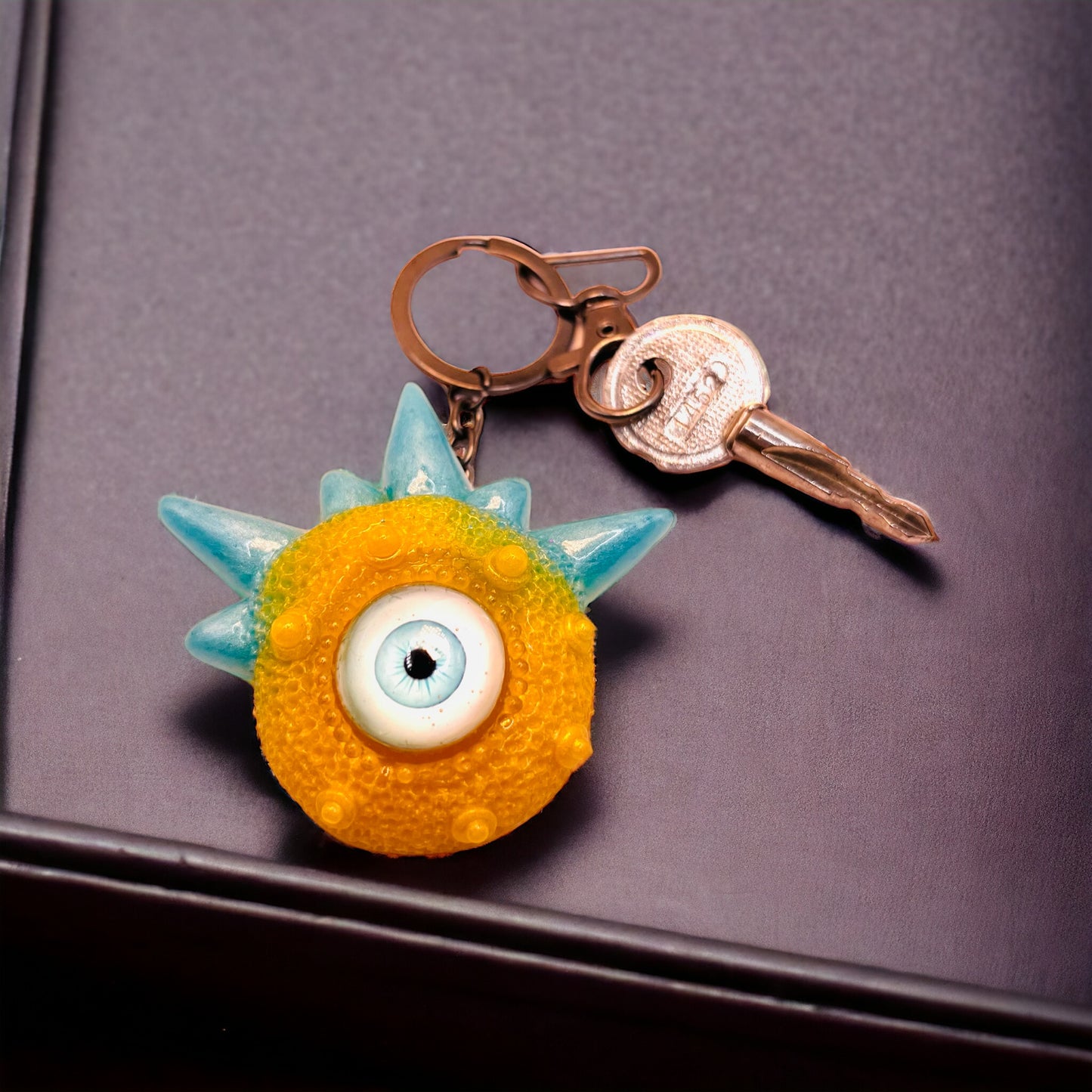 Monster blue and yellow keychain. Model Spiky.