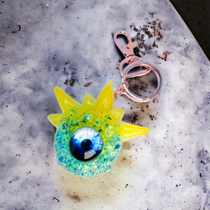 Cute Monster Eye keychain, yellow and blue. Model Spiky.