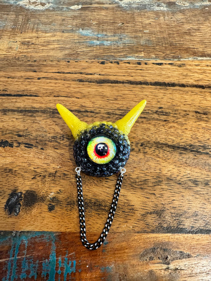 Monster brooch in black and yellow. Model Pointy.