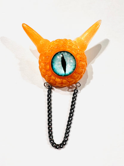 Monster brooch, handmade evil eye broach, edgy orange pastel goth brooch in resin, spooky jewelry, horror brooch, weird jewelry. Model Pointy.