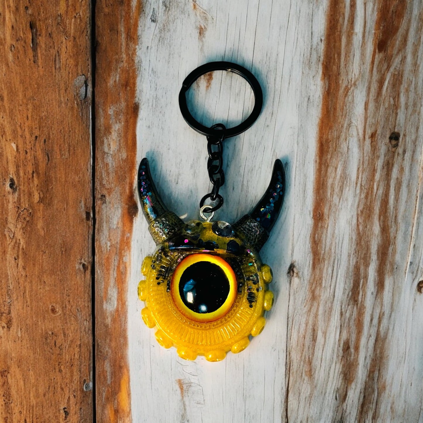 Monster keychain gold,yellow and black. Model Vicky.