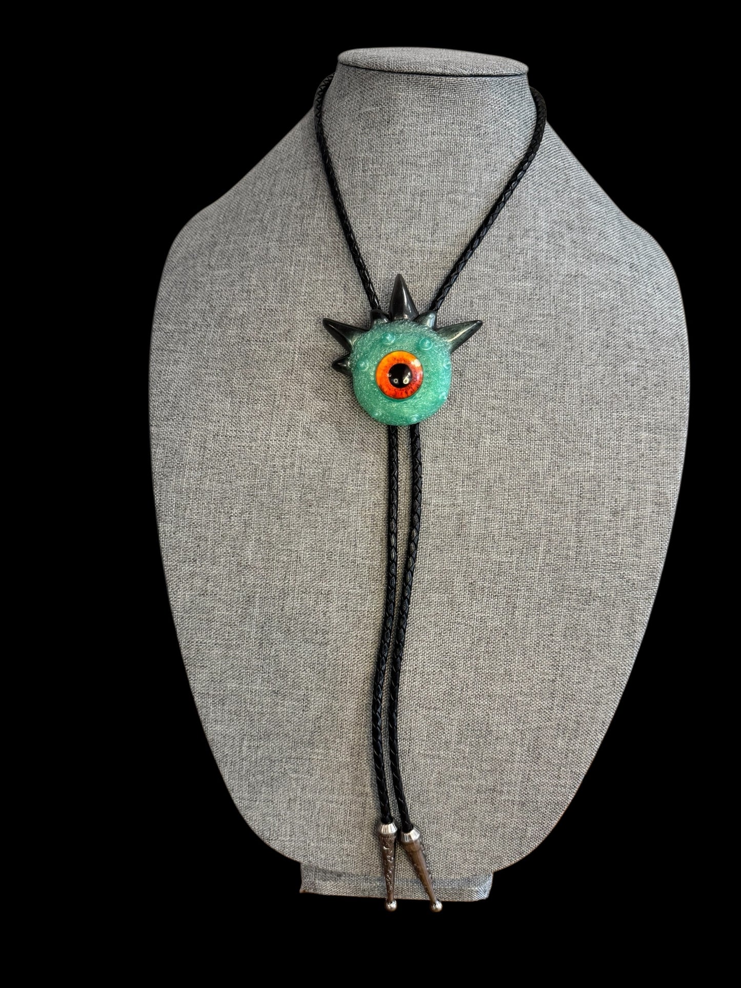 Monster bolo tie in green and black. Model Spiky.