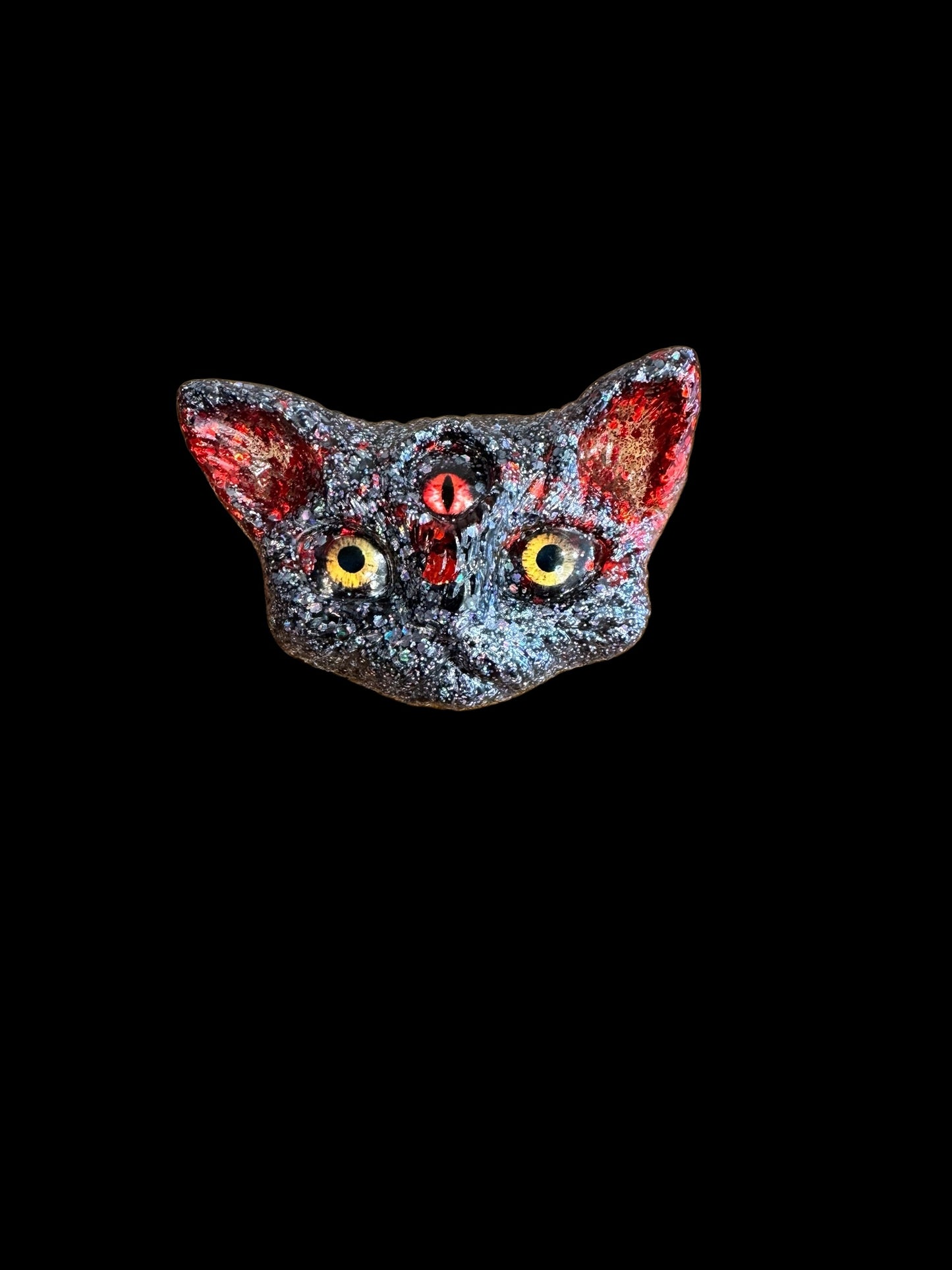 Black and red 3 eyed cat brooch