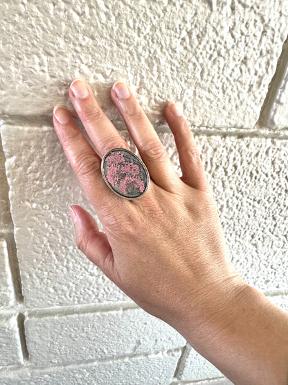 Oval ring with pink flowers