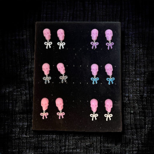 Bubblegum Skull with purple bow and silver metal earrings studs