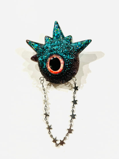 Goth brooch,edgy unique handmade brooch in resin, monster eye jewelry, blue and black glitter. Model Spiky.