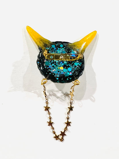 Handmade Eyeball brooch, unique jewelry, blue and yellow monster brooch with chain, Model Pointy