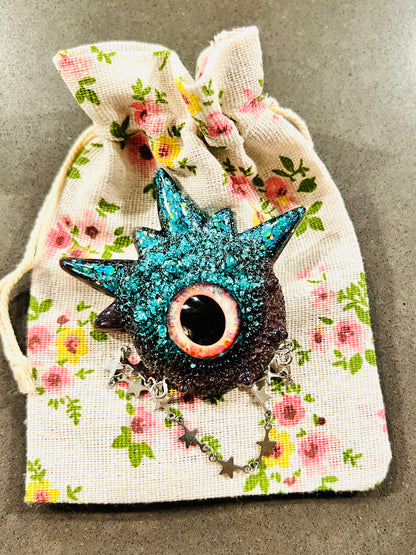 Goth brooch,edgy unique handmade brooch in resin, monster eye jewelry, blue and black glitter. Model Spiky.