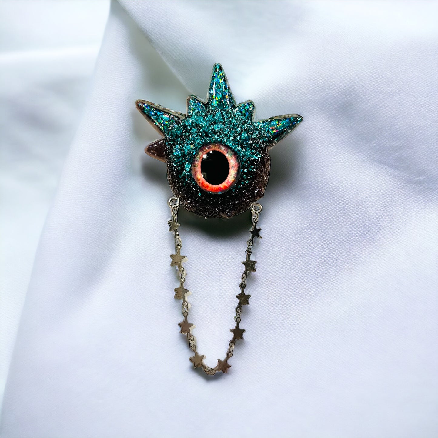 Goth brooch,edgy unique handmade brooch in resin, monster eye jewelry, blue and black glitter. Model Spiky.