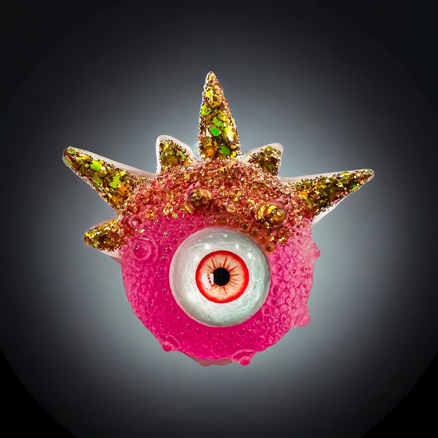 Eyeball brooch, monster evil eye brooch, handmade pink and gold brooch, edgy unique quirky pastel goth brooch in resin, Model Spiky.