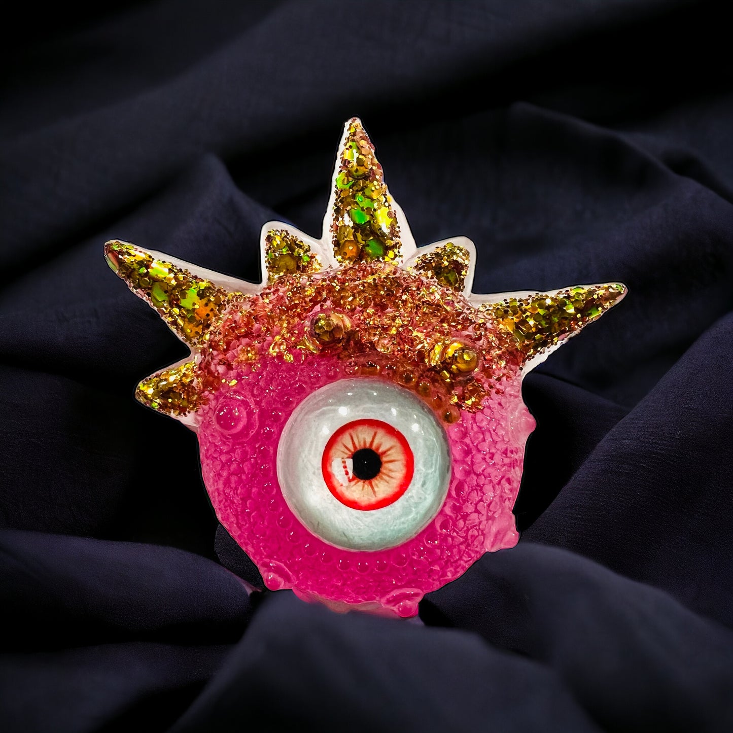 Eyeball brooch, monster evil eye brooch, handmade pink and gold brooch, edgy unique quirky pastel goth brooch in resin, Model Spiky.