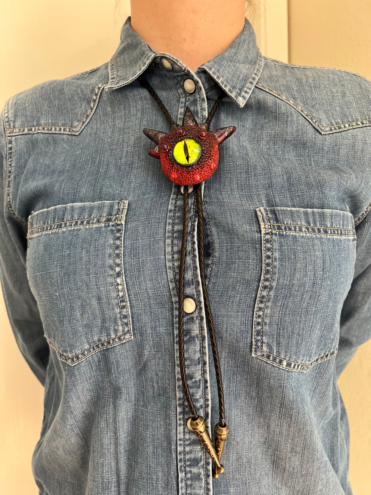 Bolo tie, unique monster bolo necktie, handmade resin jewelry, unisex bolo tie. Model Spiky.