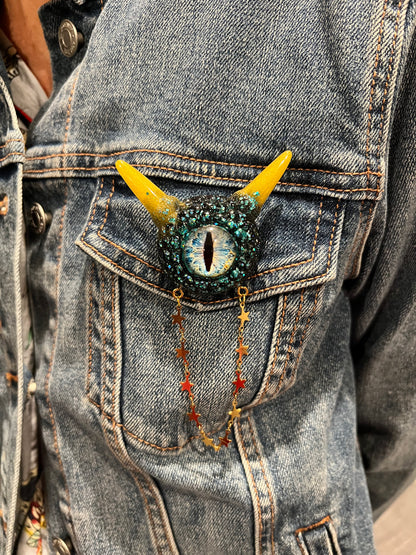 Handmade Eyeball brooch, unique jewelry, blue and yellow monster brooch with chain, Model Pointy