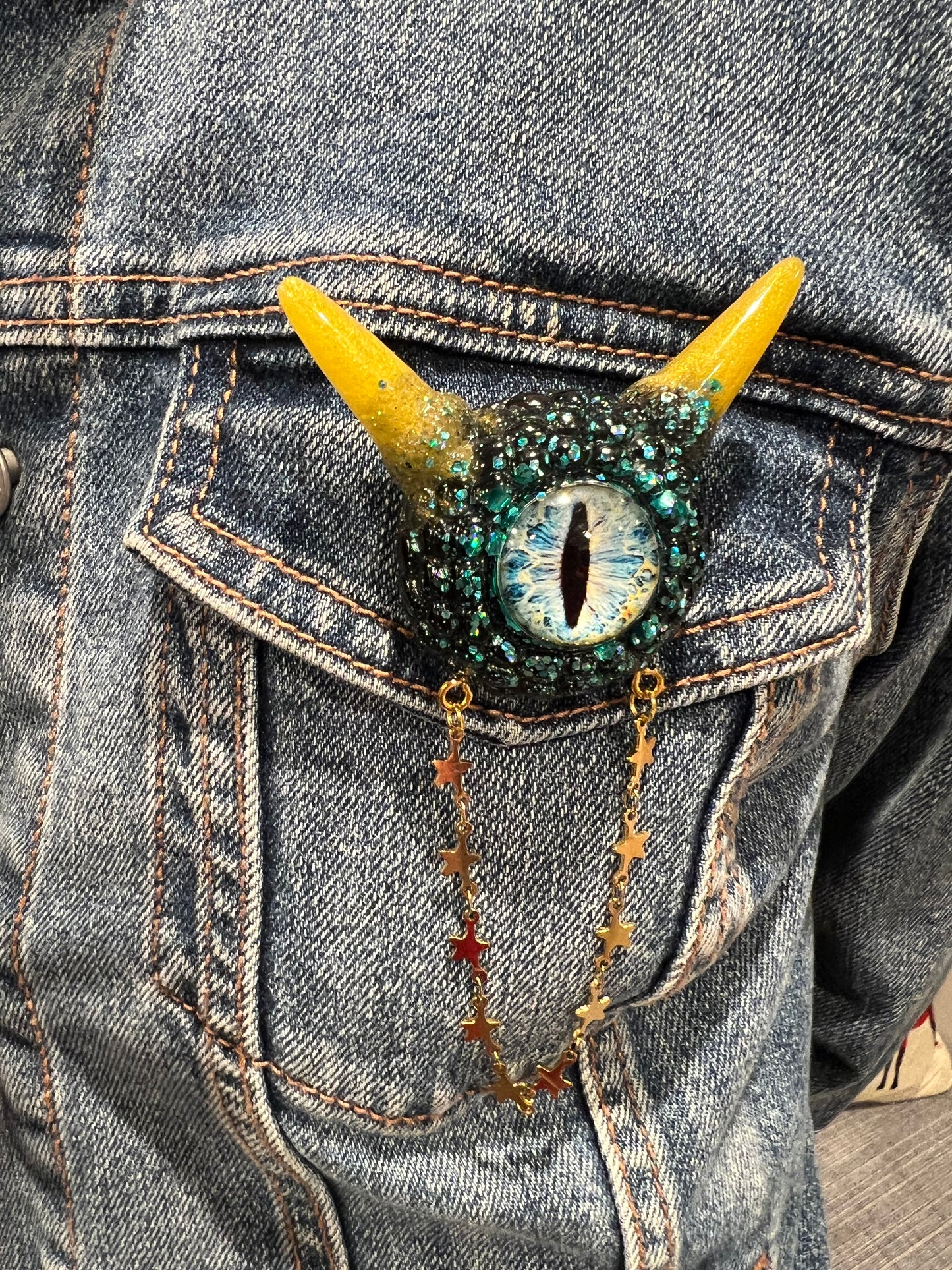 Handmade Eyeball brooch, unique jewelry, blue and yellow monster brooch with chain, Model Pointy