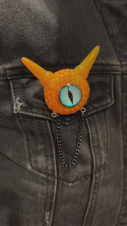 Monster brooch, handmade evil eye broach, edgy orange pastel goth brooch in resin, spooky jewelry, horror brooch, weird jewelry. Model Pointy.